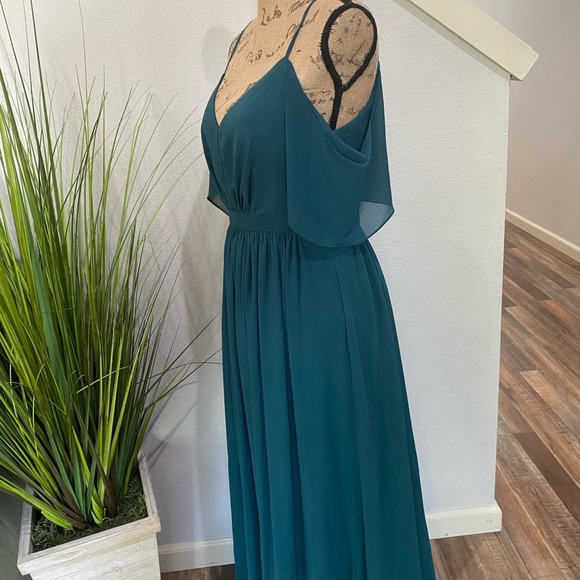 lulus cold shoulder maxi dress in emerald green - Picture 4 of 8